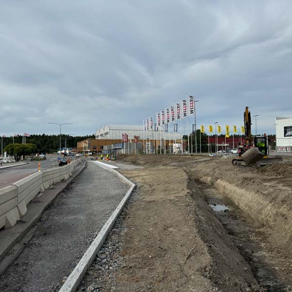 Markarbete utanför Willys och Rusta