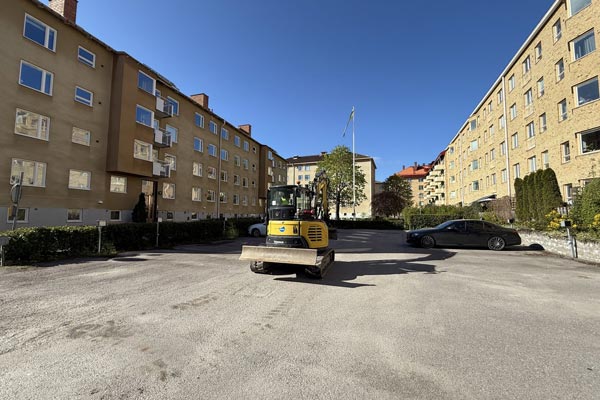 Utfört arbete i Uppsala: rivning av gammal asfalt och ny asfaltering.