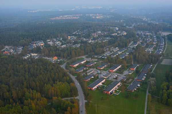 Trädgårdsskötsel i hela Salem kommun på uppdrag av ett privat företag, inklusive gräsklippning, häckklippning, ogräsrensning och renhållning.